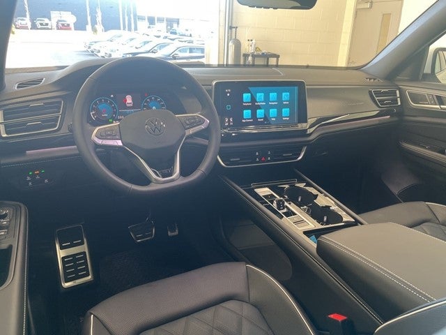 2026 Volkswagen Atlas Cross Sport 2.0T SEL Premium R-Line