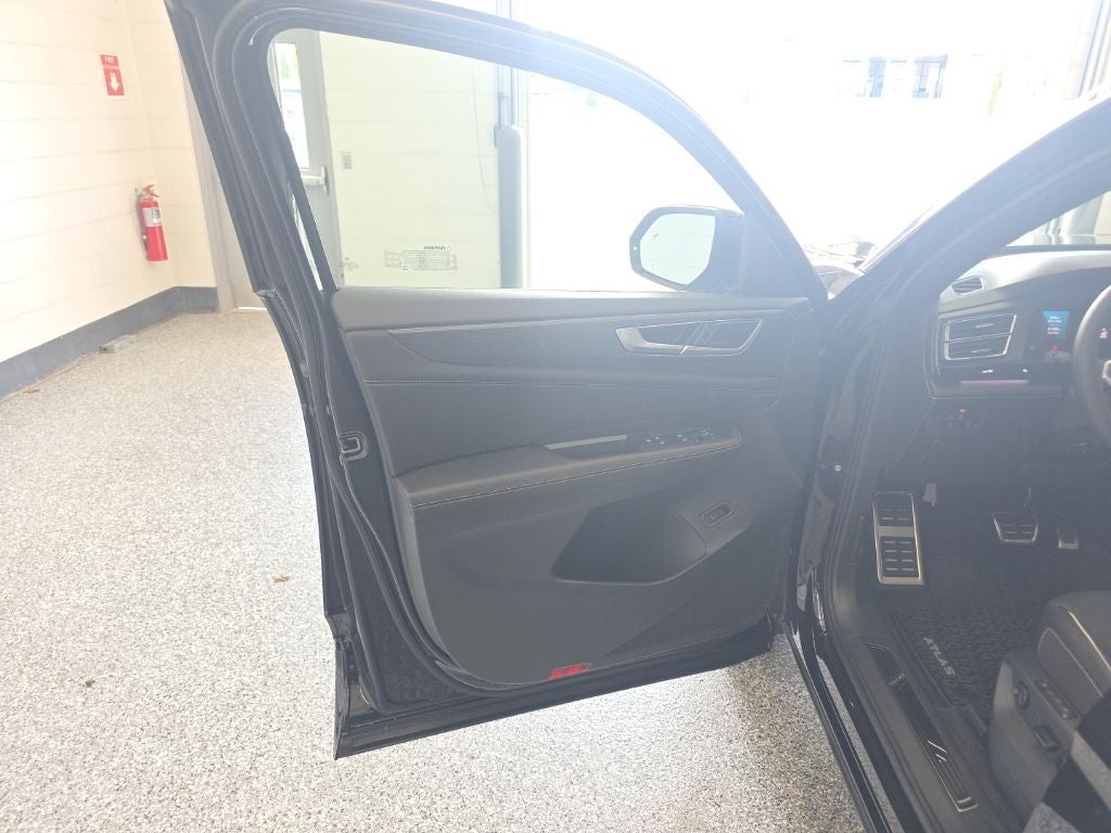 2026 Volkswagen Atlas Cross Sport SEL Premium R-Line