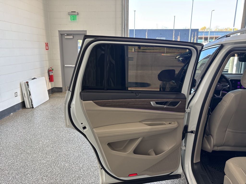 2024 Volkswagen Atlas 2.0T SEL Premium R-Line