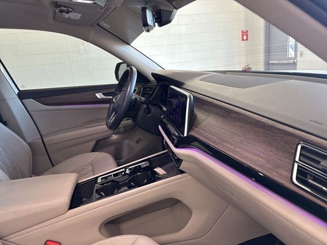 2024 Volkswagen Atlas 2.0T SEL Premium R-Line