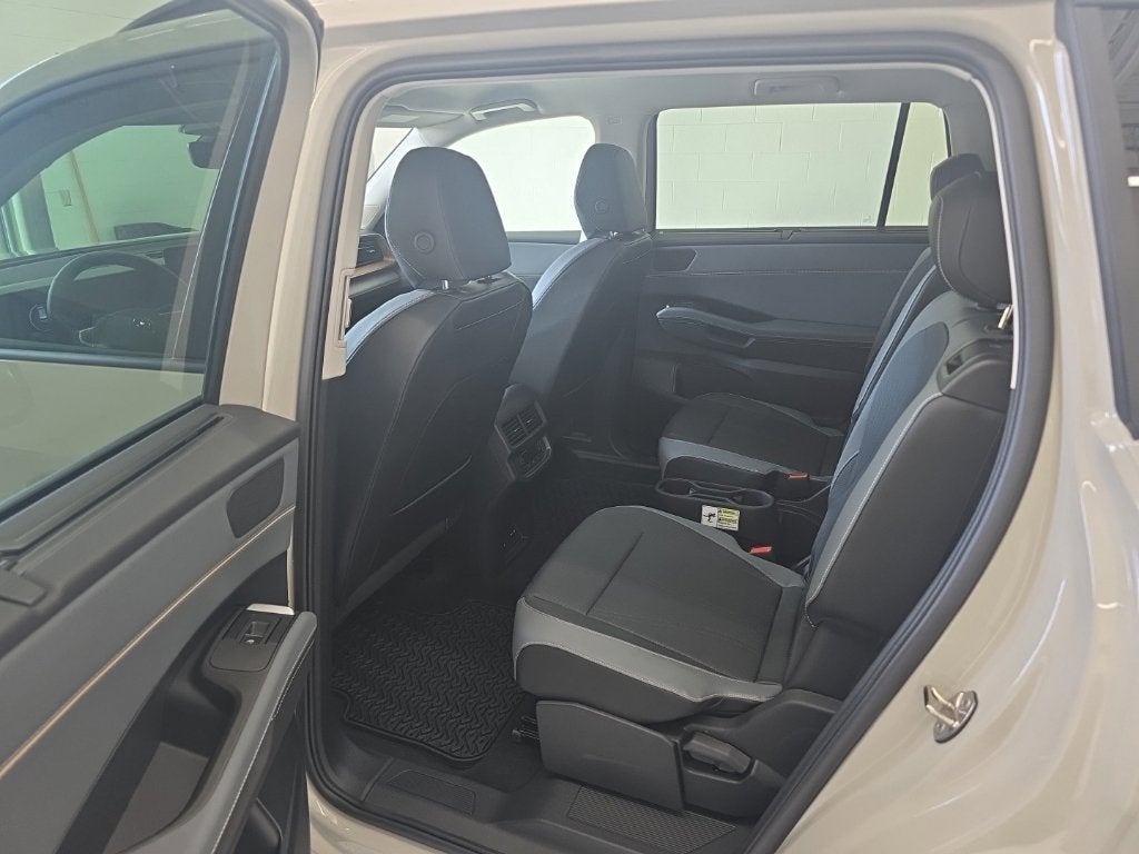 2027 Volkswagen Atlas SE w/Technology