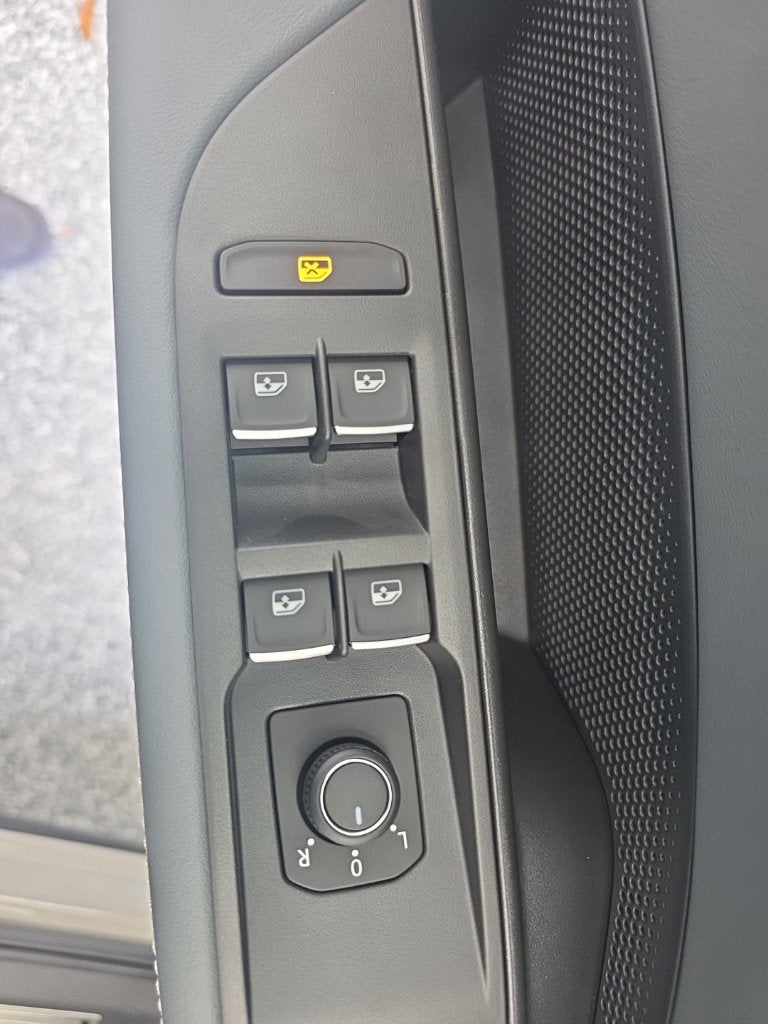 2027 Volkswagen Atlas SE w/Technology