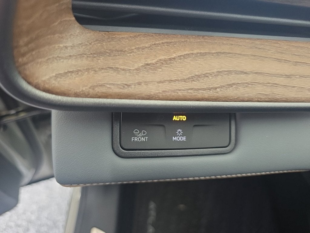 2027 Volkswagen Atlas SE w/Technology