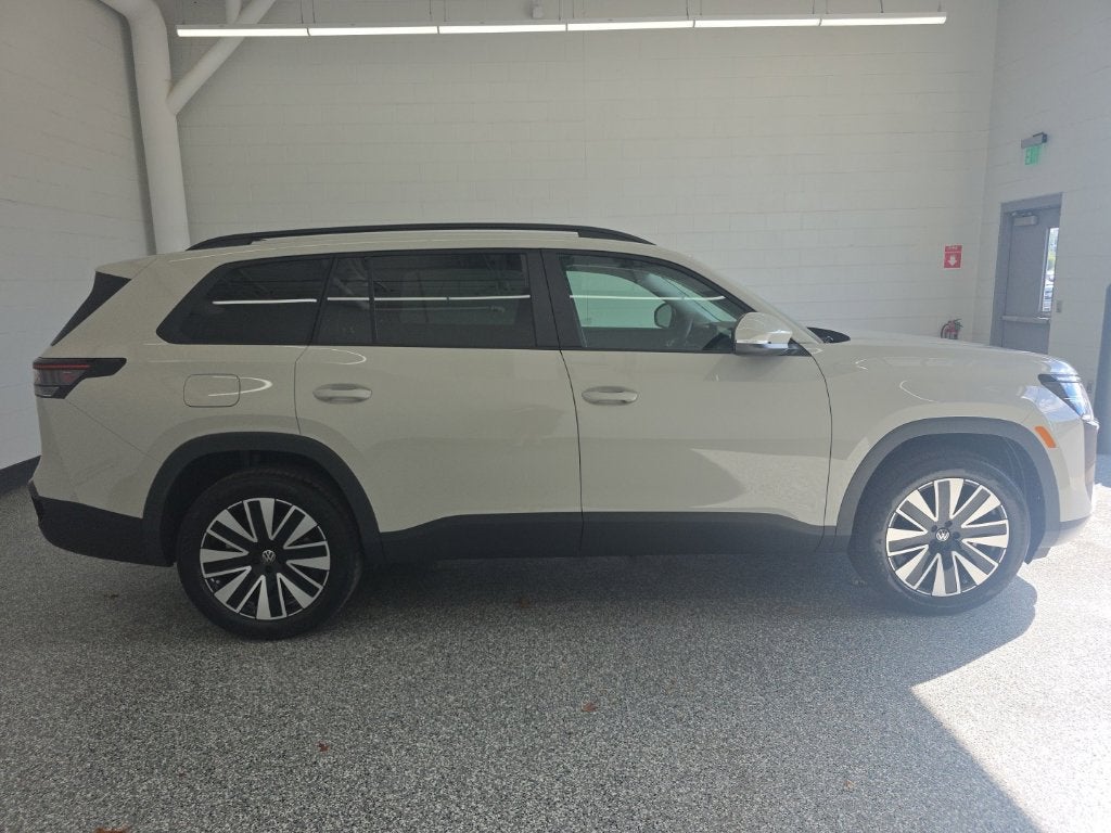 2027 Volkswagen Atlas SE w/Technology