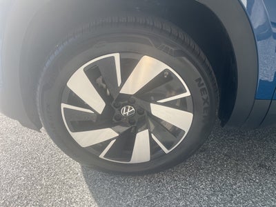 2025 Volkswagen Atlas Cross Sport 2.0T SE w/ Technology