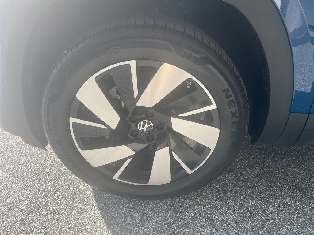 2025 Volkswagen Atlas Cross Sport 2.0T SE w/ Technology