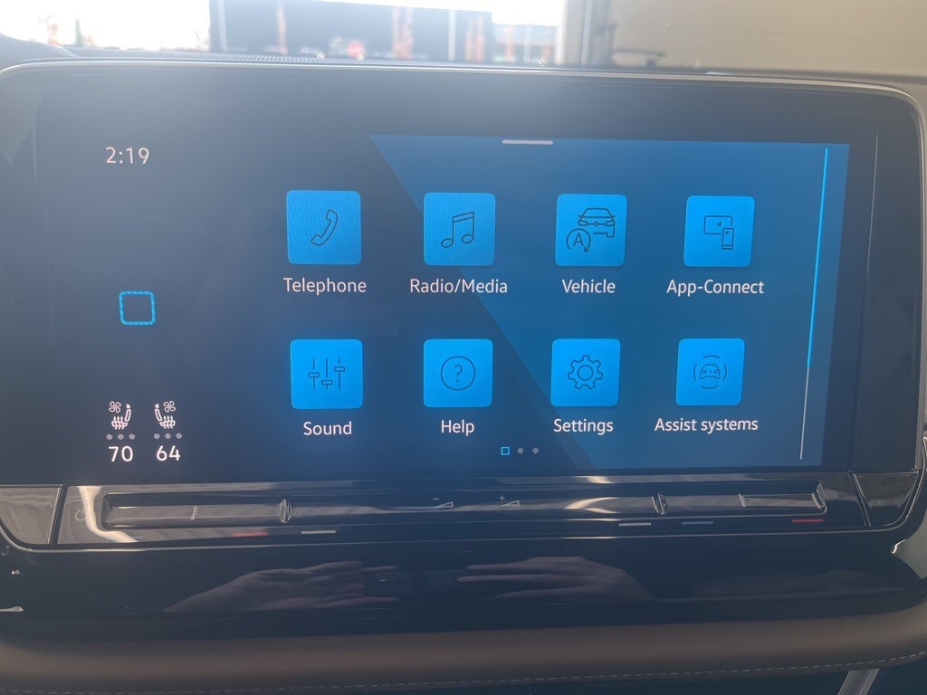 2025 Volkswagen Atlas Cross Sport 2.0T SE w/ Technology