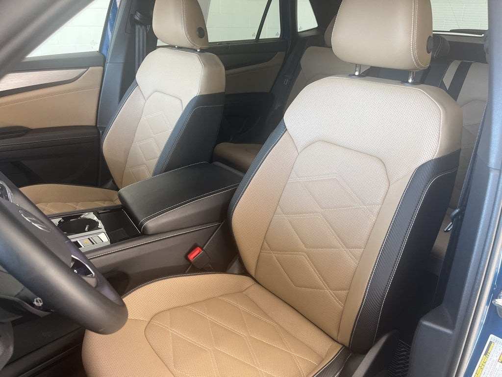 2025 Volkswagen Atlas Cross Sport 2.0T SE w/ Technology