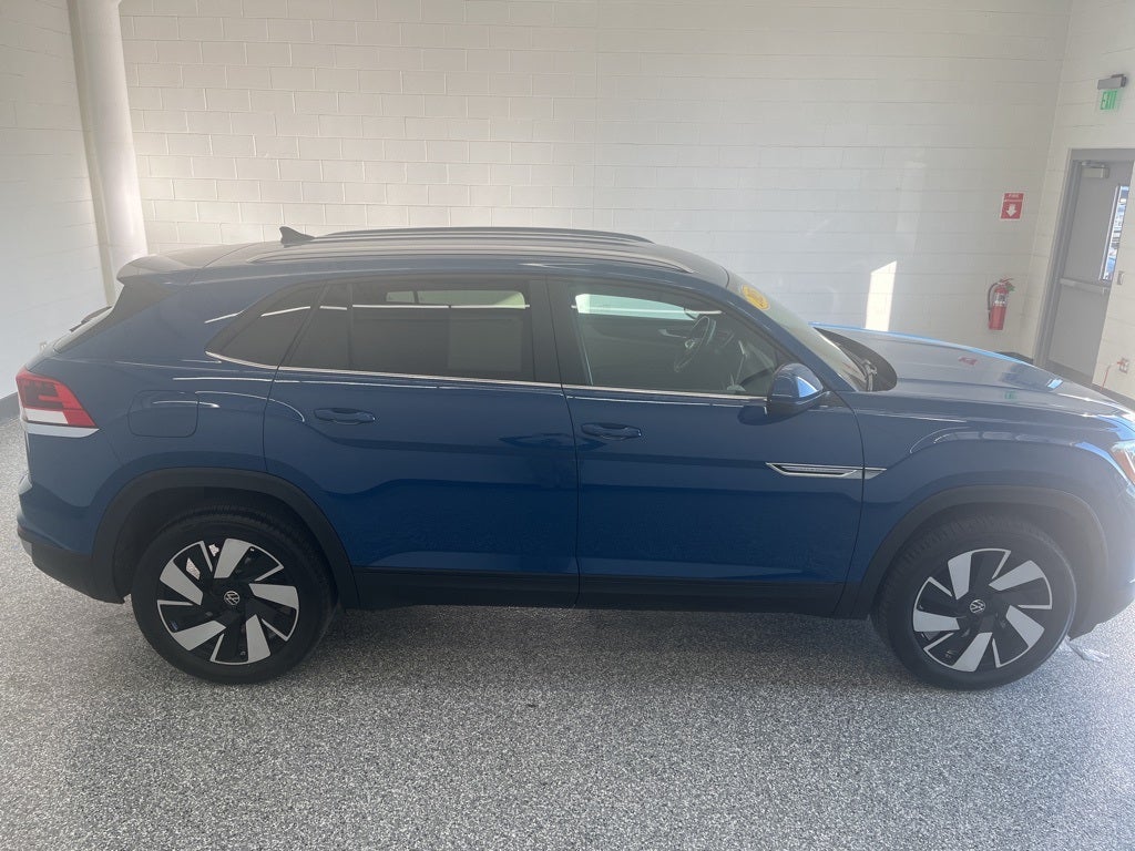 2025 Volkswagen Atlas Cross Sport 2.0T SE w/ Technology