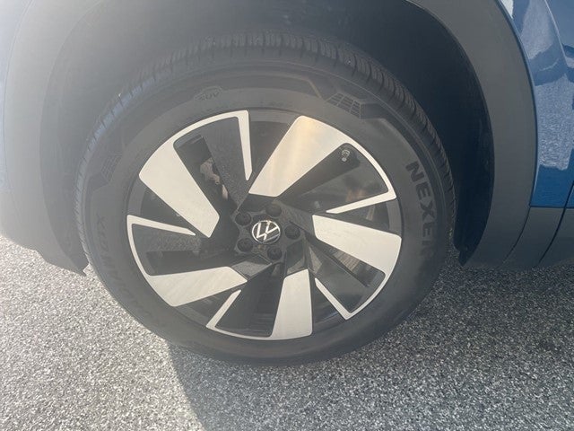 2025 Volkswagen Atlas Cross Sport 2.0T SE w/ Technology