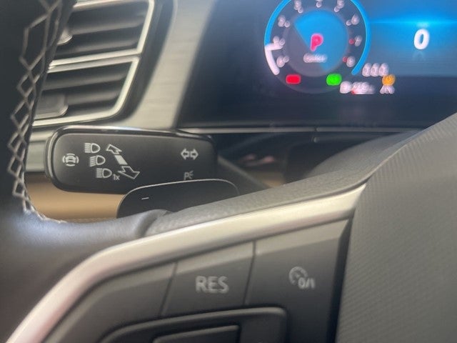 2025 Volkswagen Atlas Cross Sport 2.0T SE w/ Technology