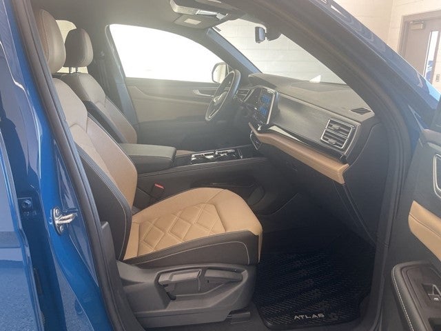 2025 Volkswagen Atlas Cross Sport 2.0T SE w/ Technology