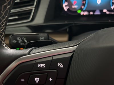 2025 Volkswagen Atlas Cross Sport 2.0T SE w/ Technology