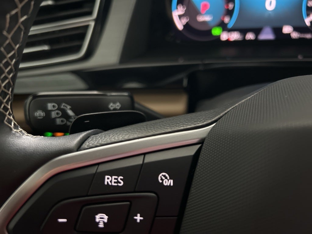 2025 Volkswagen Atlas Cross Sport 2.0T SE w/ Technology