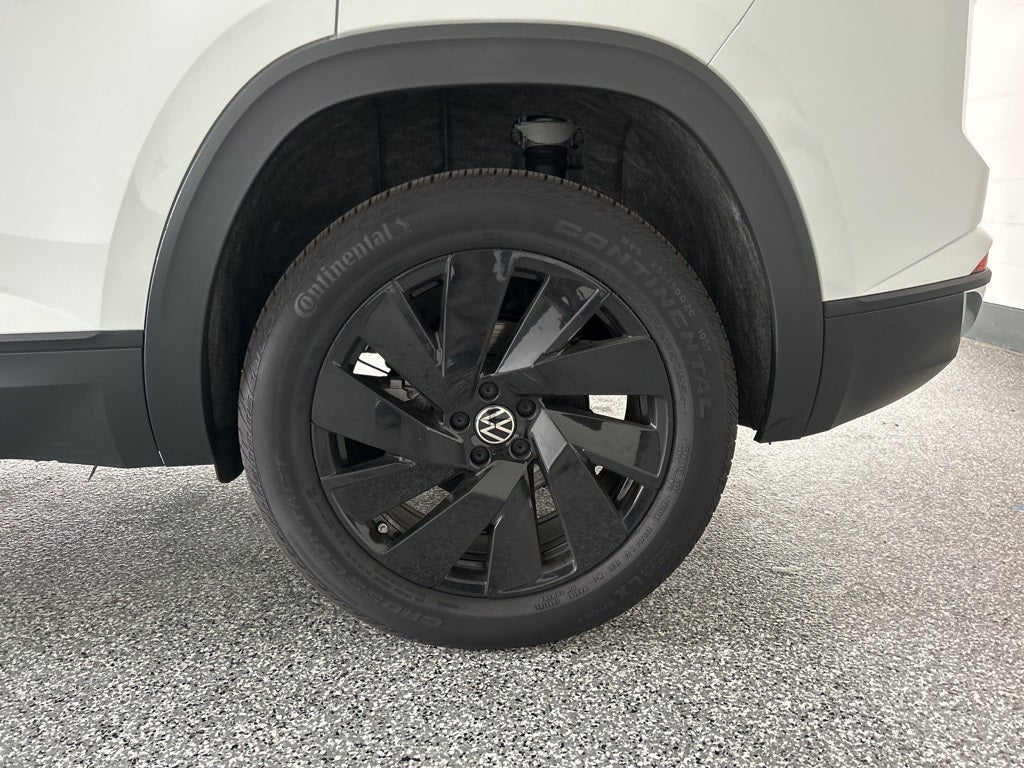 2025 Volkswagen Atlas Cross Sport 2.0T SE w/ Technology