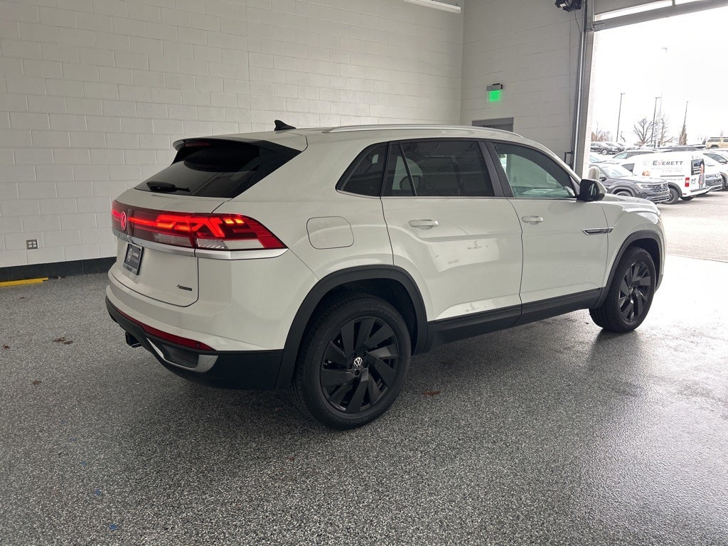 2025 Volkswagen Atlas Cross Sport 2.0T SE w/ Technology