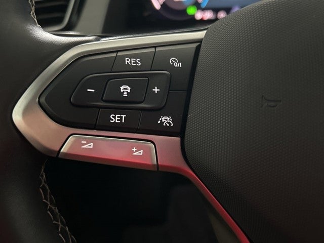 2025 Volkswagen Atlas Cross Sport 2.0T SE w/ Technology