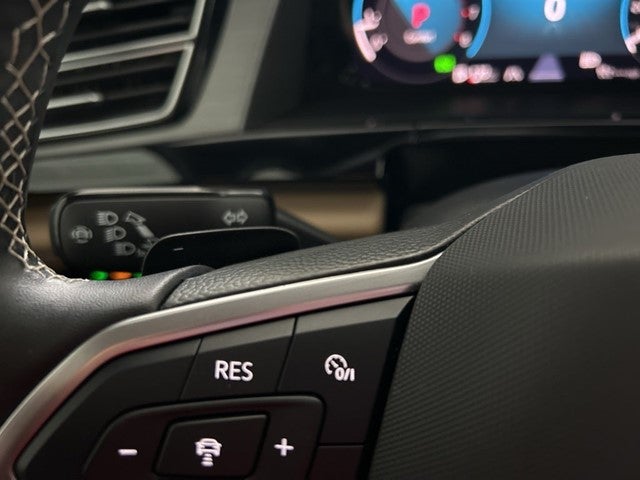 2025 Volkswagen Atlas Cross Sport 2.0T SE w/ Technology