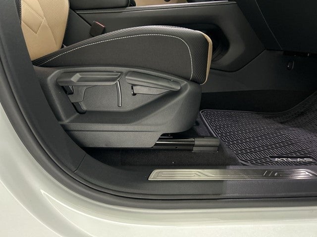 2025 Volkswagen Atlas Cross Sport 2.0T SE w/ Technology