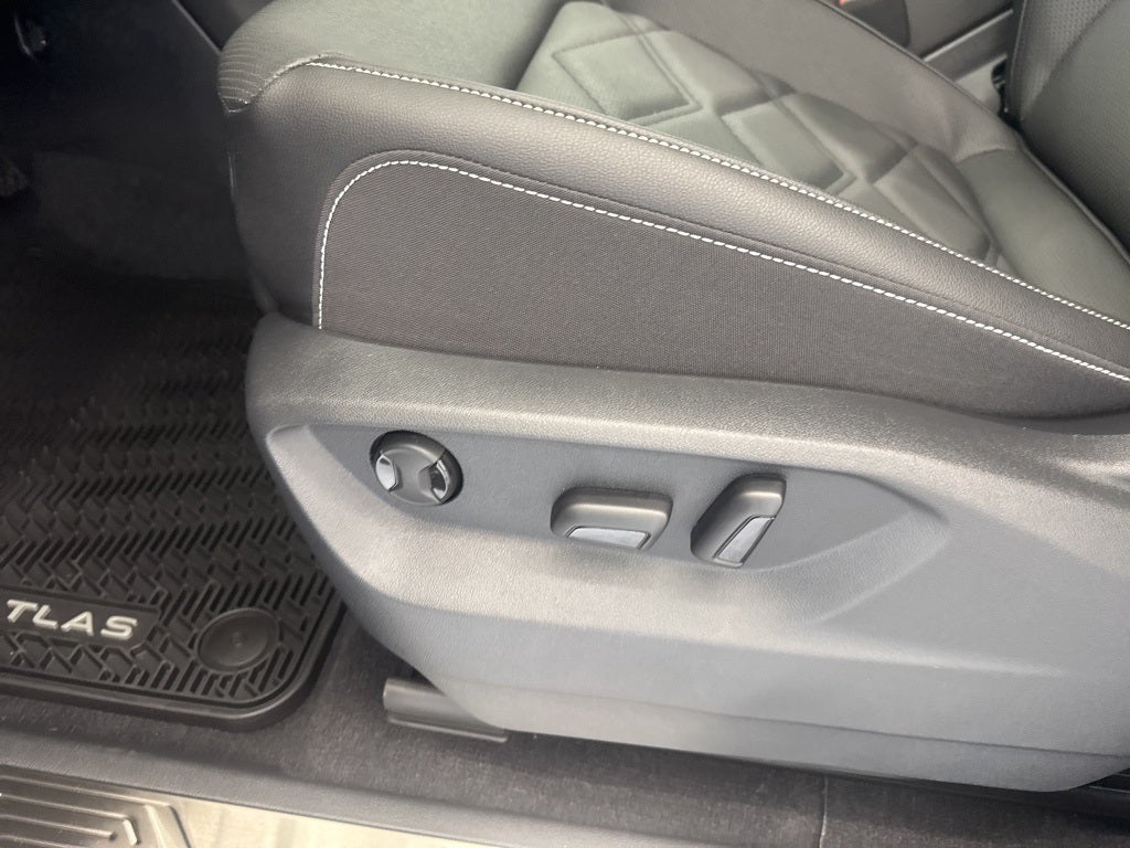 2026 Volkswagen Atlas 2.0T SE w/ Technology