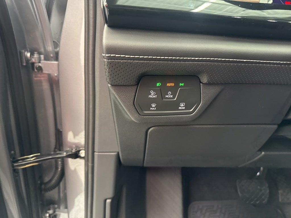 2026 Volkswagen Atlas 2.0T SE w/ Technology