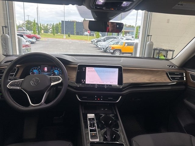 2026 Volkswagen Atlas 2.0T SE w/ Technology