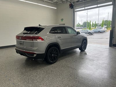 2026 Volkswagen Atlas Cross Sport 2.0T SE w/Technology
