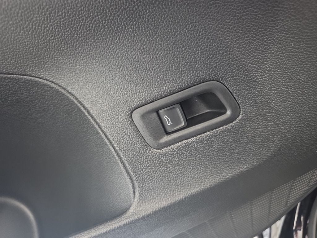 2026 Volkswagen Atlas Cross Sport SE w/Technology