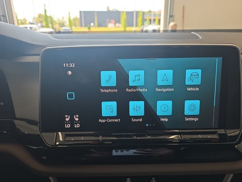 2026 Volkswagen Atlas Cross Sport SE w/Technology