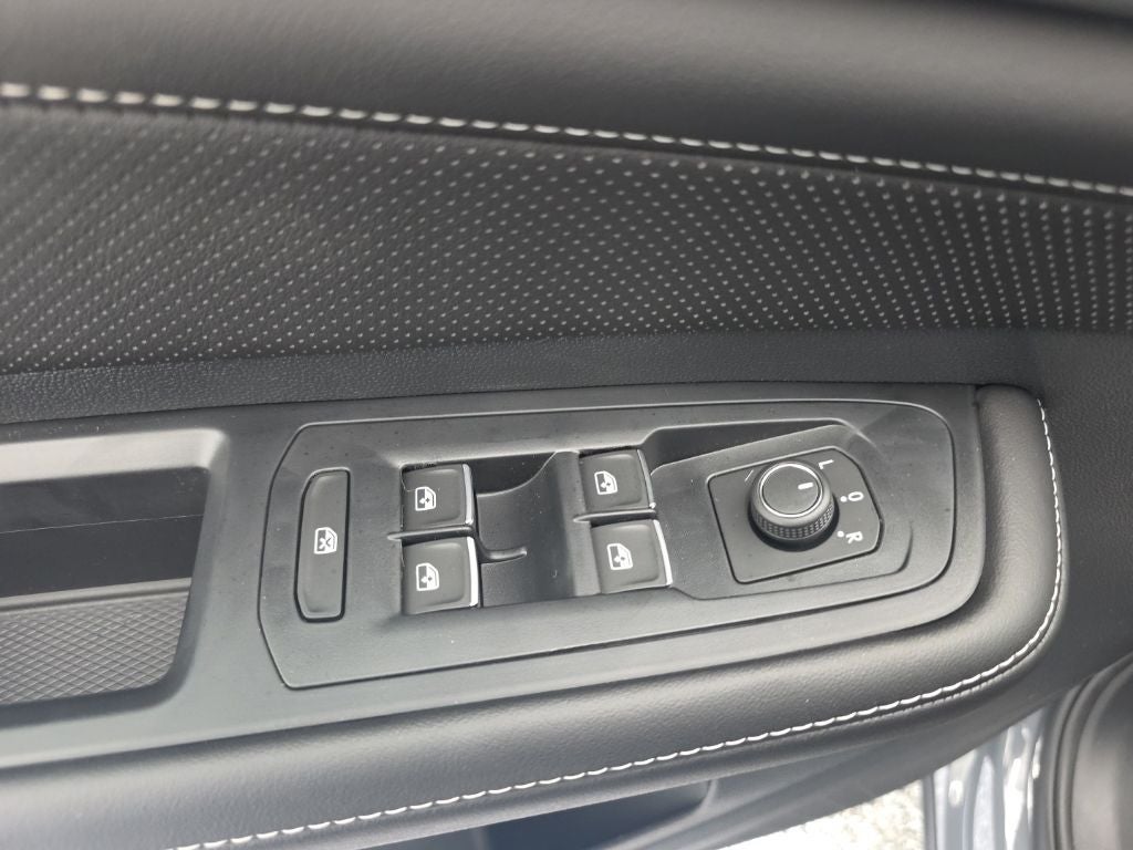 2026 Volkswagen Atlas Cross Sport SE w/Technology