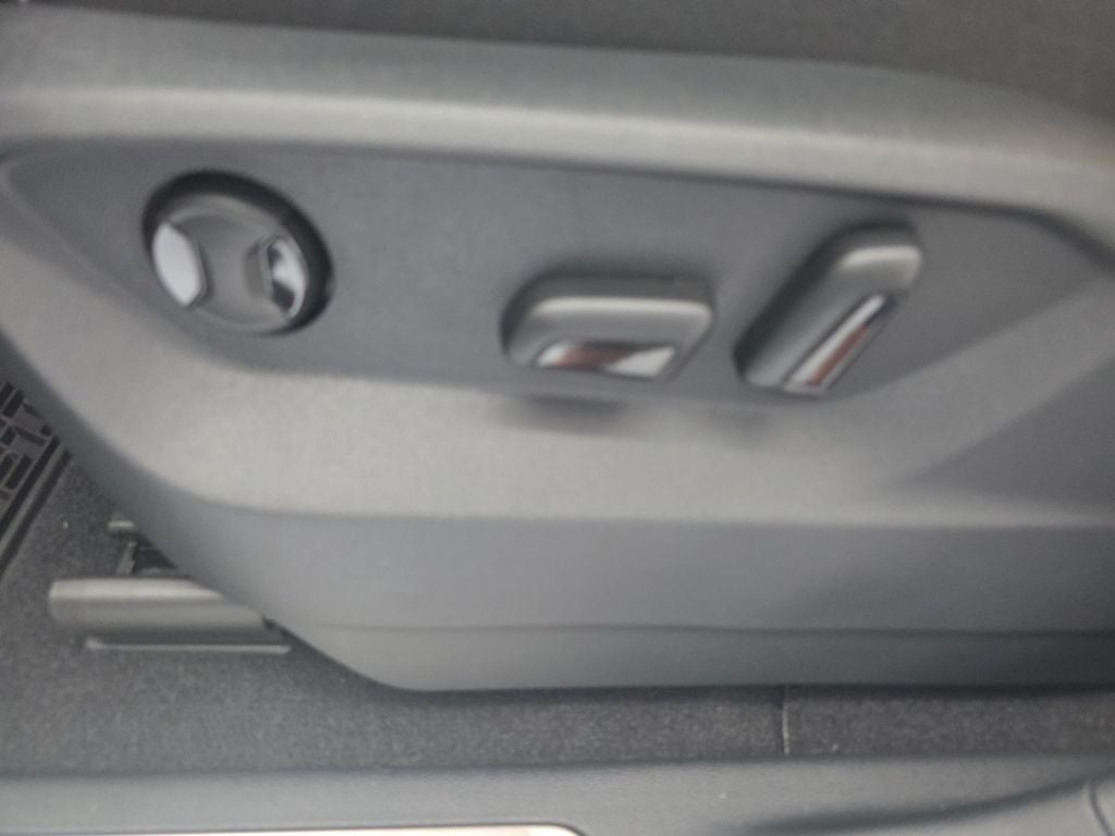 2026 Volkswagen Atlas Cross Sport SE w/Technology