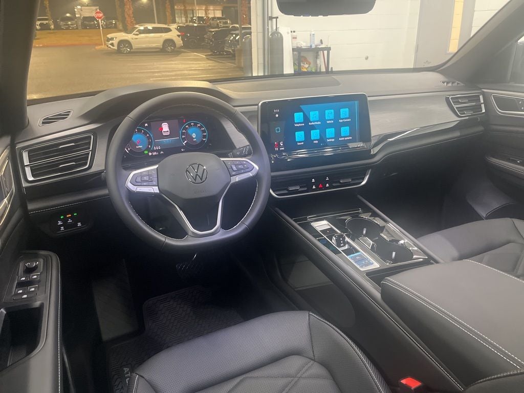2026 Volkswagen Atlas Cross Sport 2.0T SE w/Technology