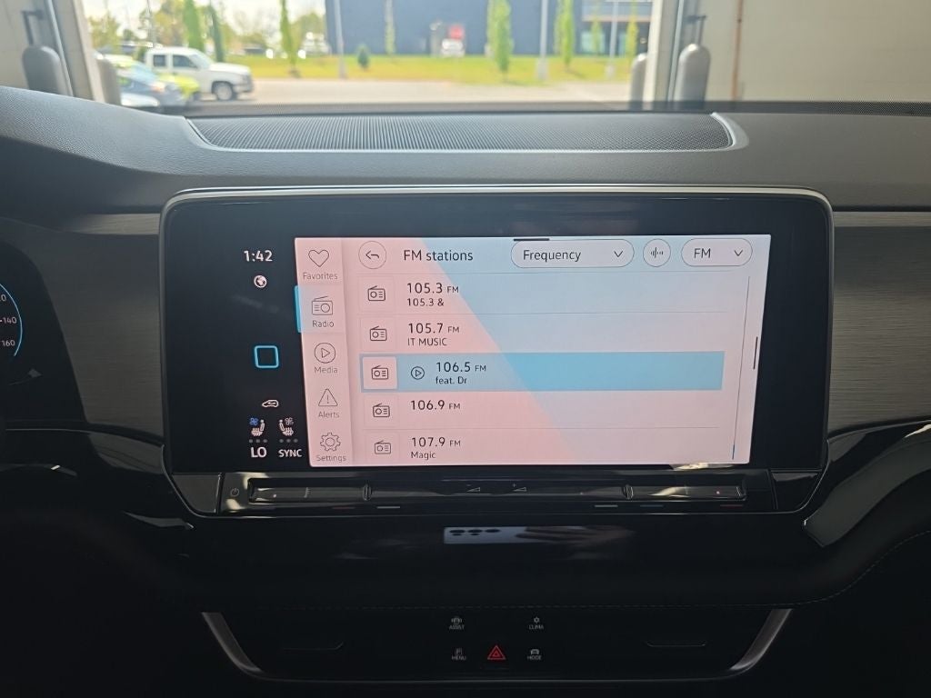 2026 Volkswagen Atlas Cross Sport SE w/Technology