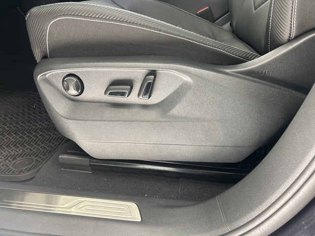 2025 Volkswagen Atlas Cross Sport 2.0T SE w/ Technology