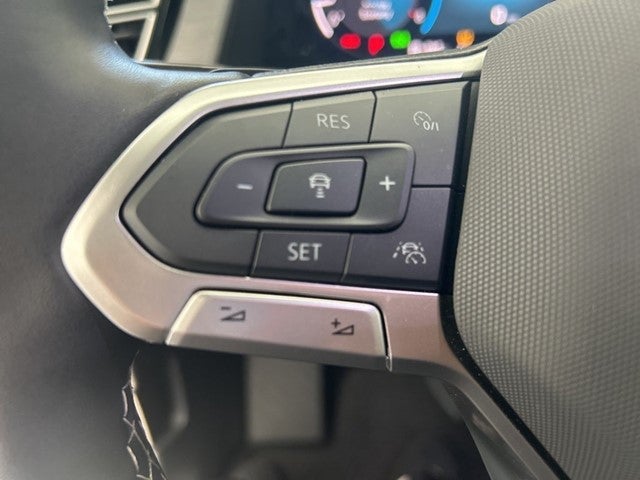 2025 Volkswagen Atlas Cross Sport 2.0T SE w/ Technology