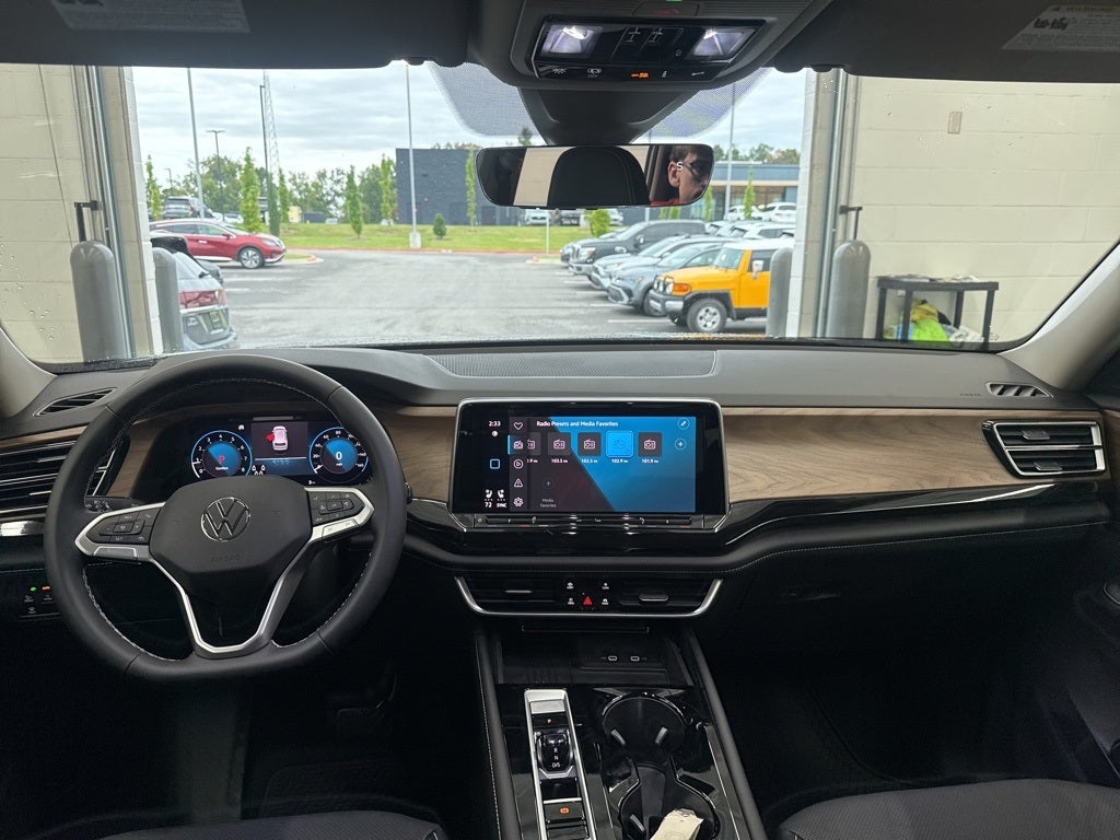 2026 Volkswagen Atlas 2.0T SE w/ Technology