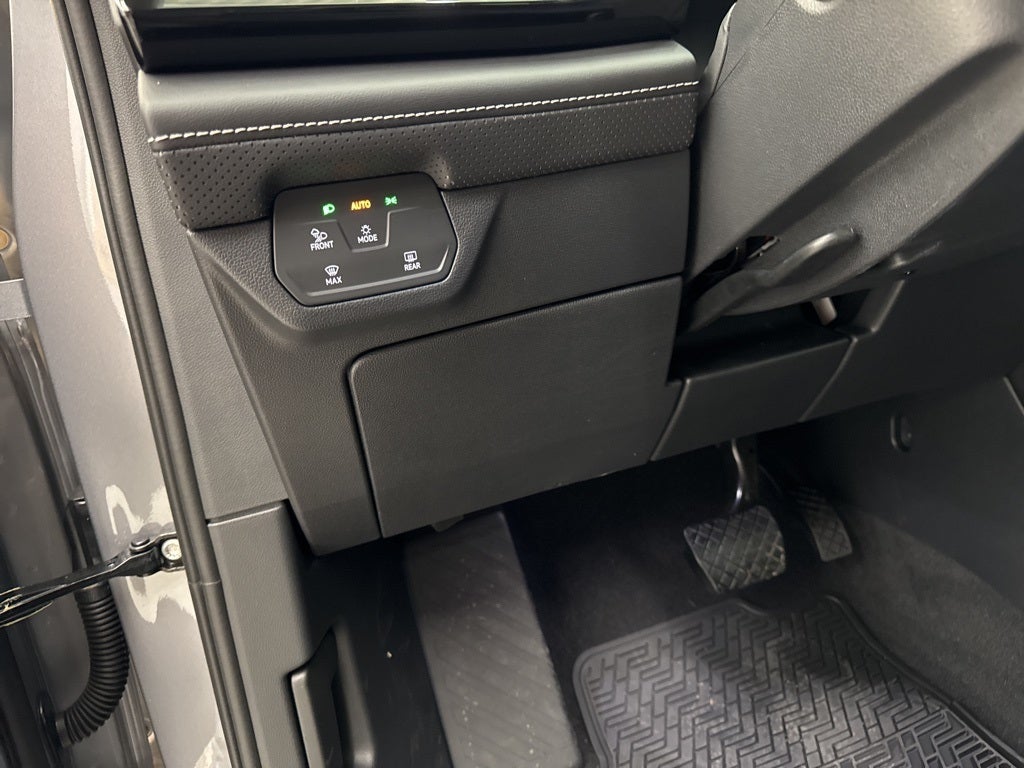 2026 Volkswagen Atlas 2.0T SE w/ Technology