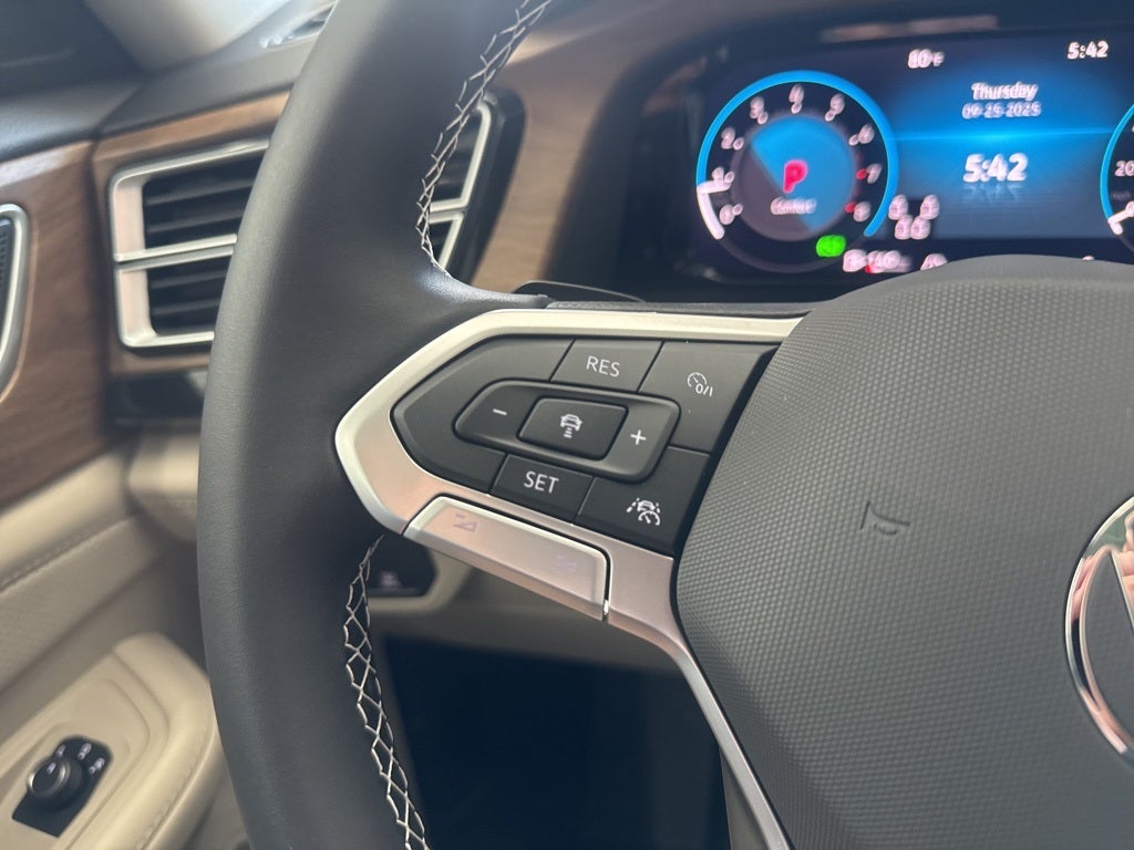 2026 Volkswagen Atlas 2.0T SE w/ Technology