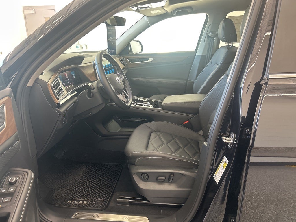 2025 Volkswagen Atlas 2.0T SE