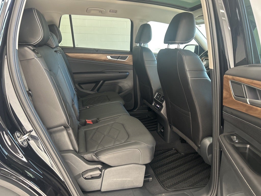 2025 Volkswagen Atlas 2.0T SE