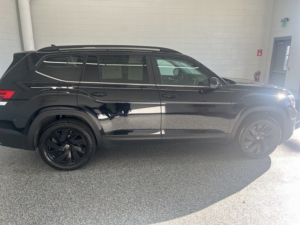 2025 Volkswagen Atlas 2.0T SE