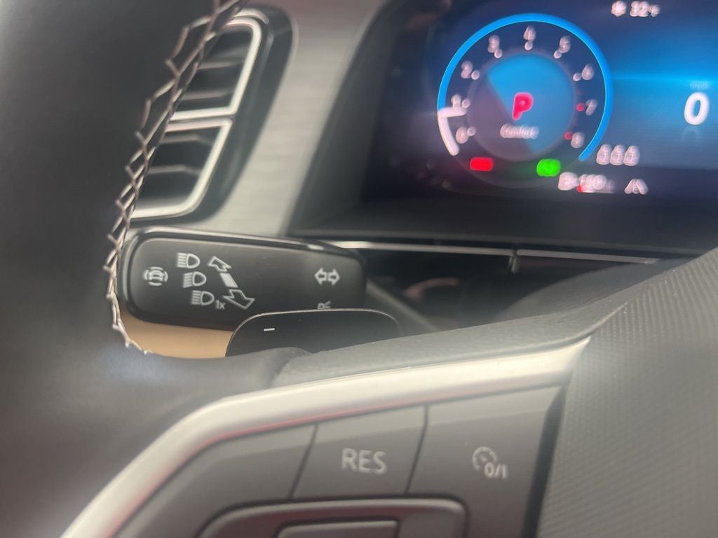 2026 Volkswagen Atlas Cross Sport 2.0T SE