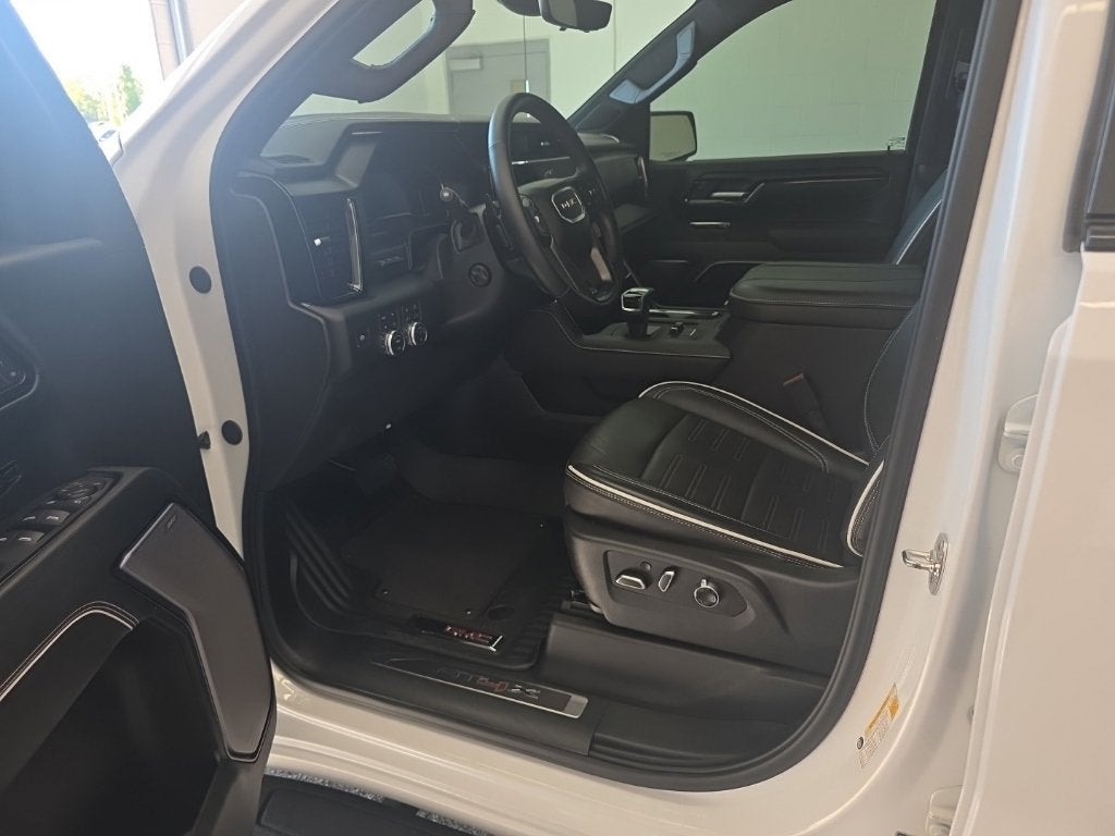 2025 GMC Sierra 1500 AT4X