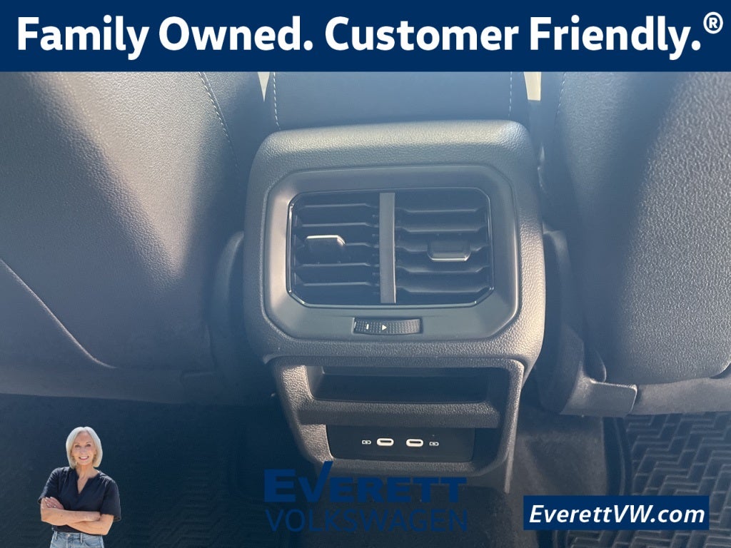 2026 Volkswagen Taos 1.5T SE Black