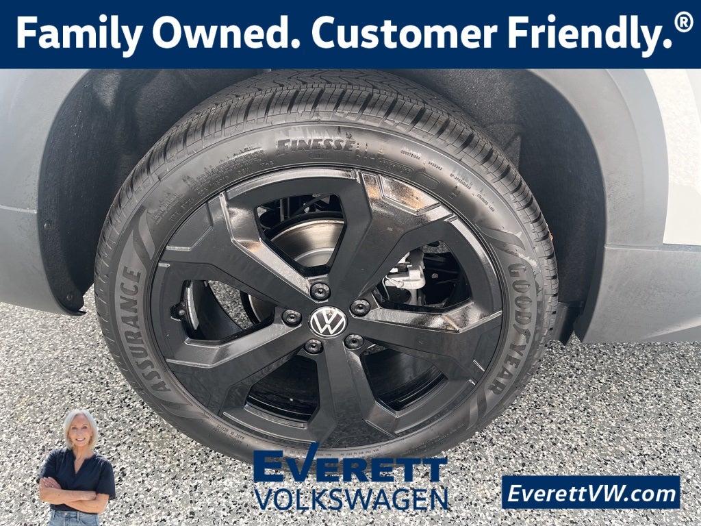 2026 Volkswagen Taos 1.5T SE Black