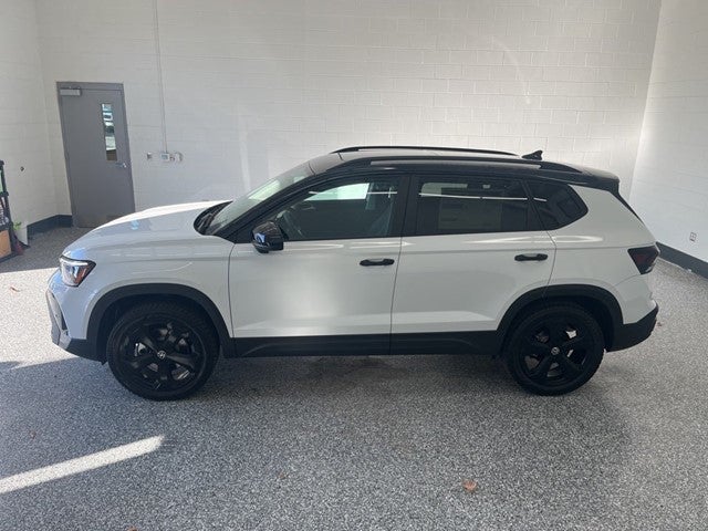 2026 Volkswagen Taos 1.5T SE Black