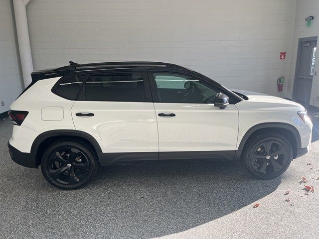 2026 Volkswagen Taos 1.5T SE Black