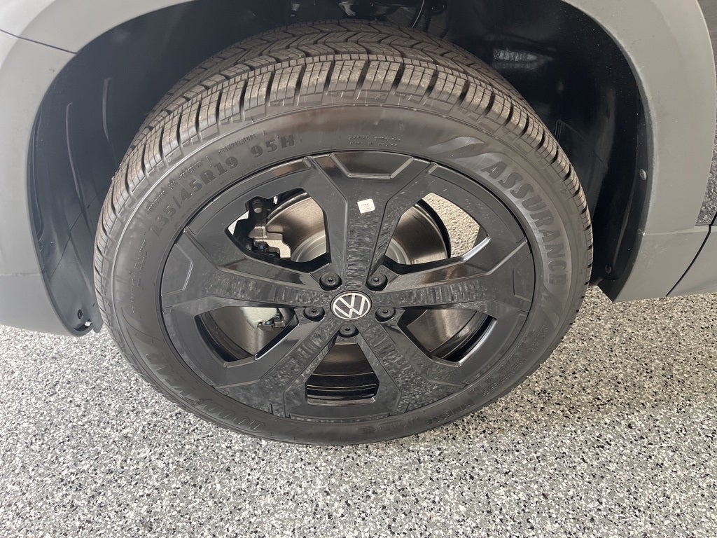 2026 Volkswagen Taos 1.5T SE Black