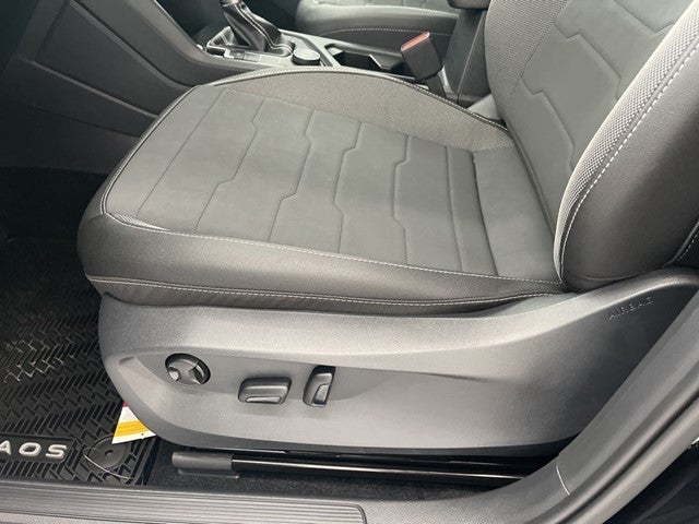 2026 Volkswagen Taos 1.5T SE Black