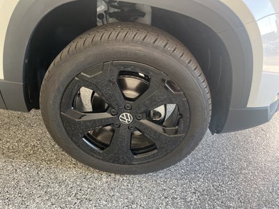 2026 Volkswagen Taos 1.5T SE Black